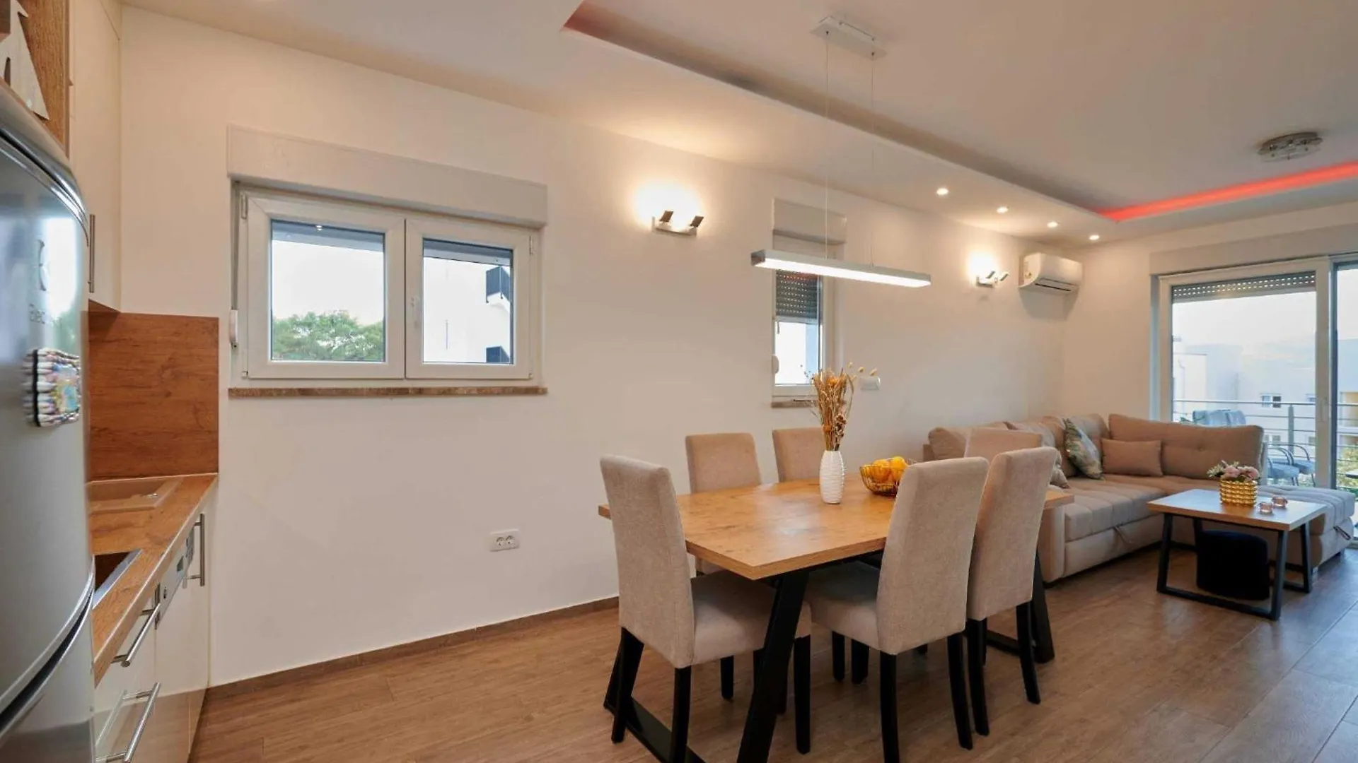 Exclusive Okrug Gornji Apartment With Shared Pool Trogir