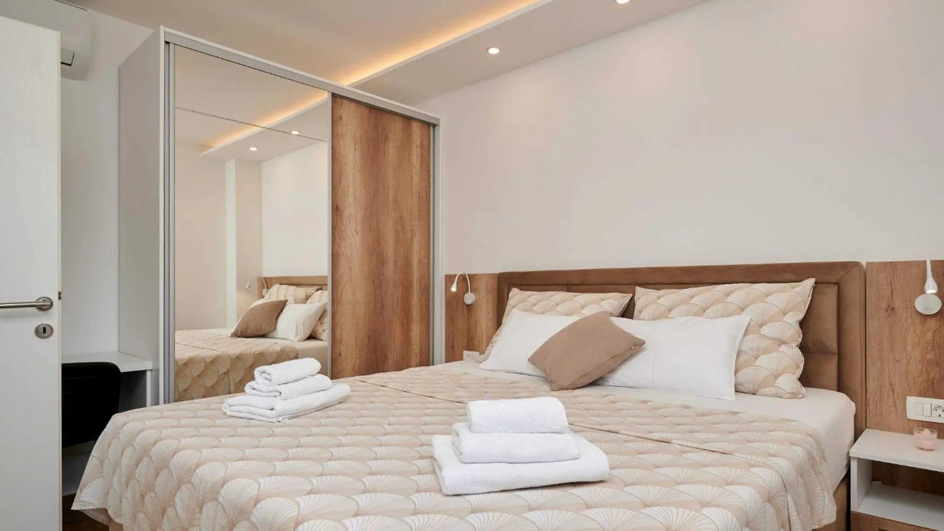Exclusive Okrug Gornji Apartment With Shared Pool Trogir