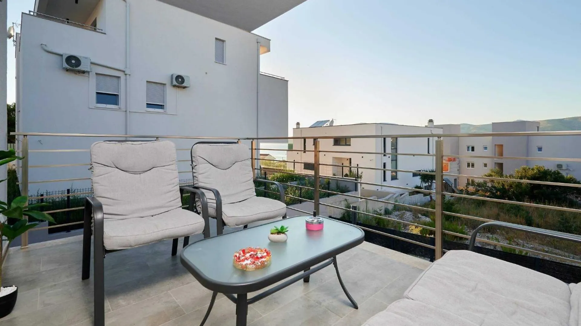 Exclusive Okrug Gornji Apartment With Shared Pool Trogir