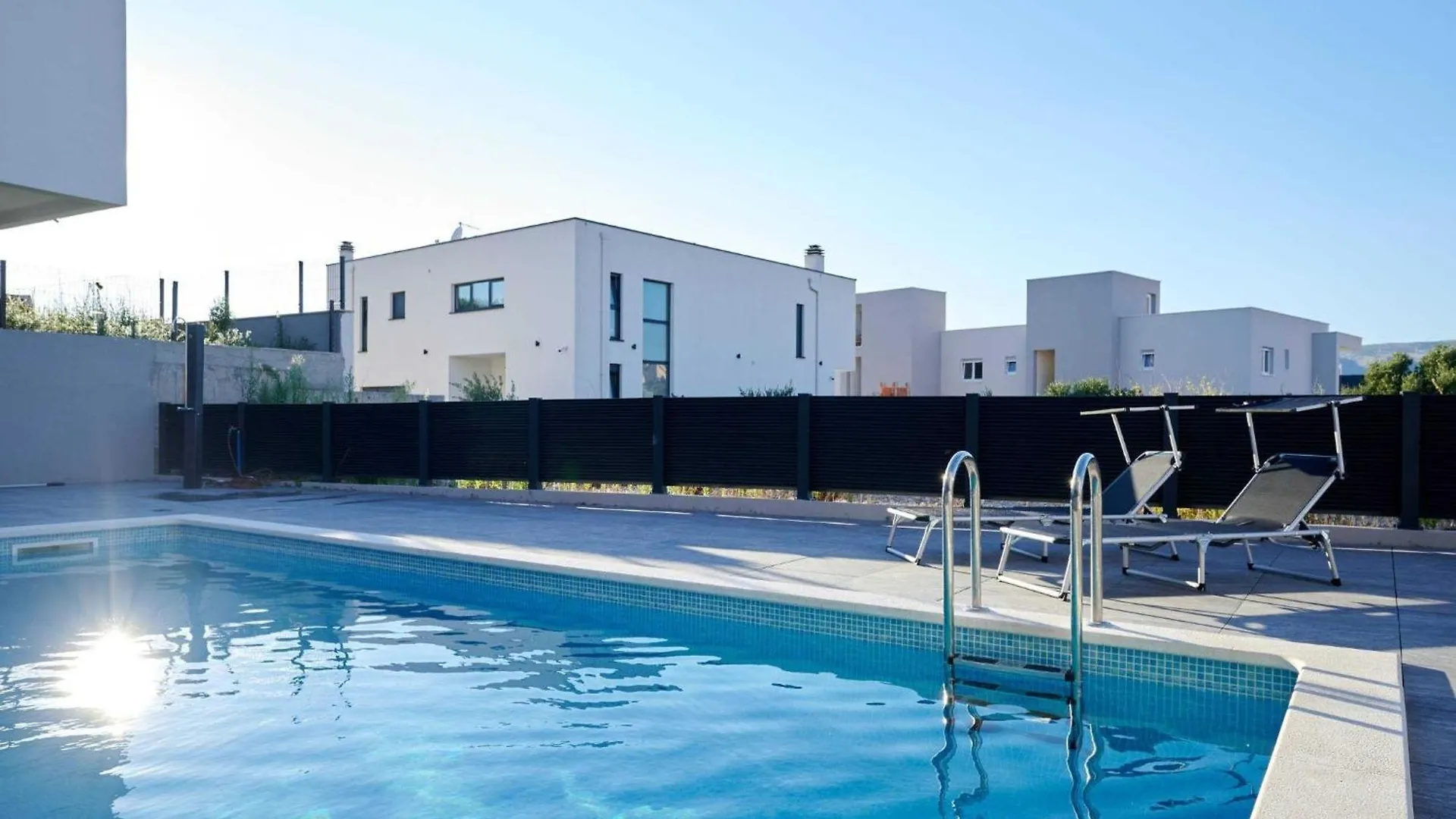 Exclusive Okrug Gornji Apartment With Shared Pool Trogir