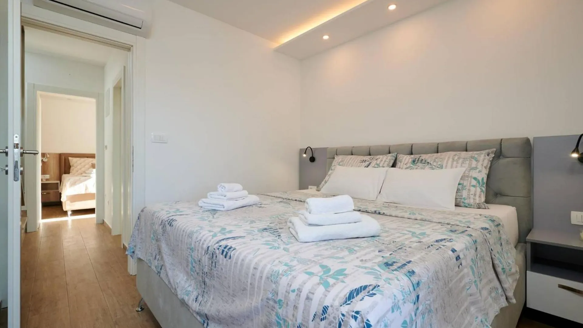 Exclusive Okrug Gornji Apartment With Shared Pool Trogir