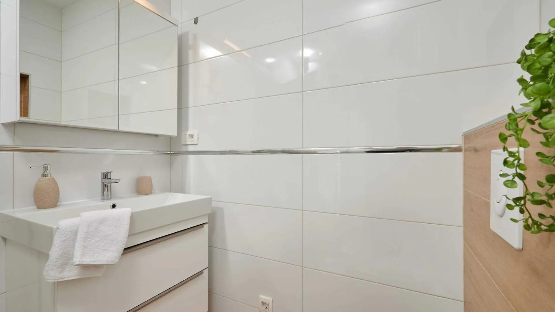 Exclusive Okrug Gornji Apartment With Shared Pool Trogir