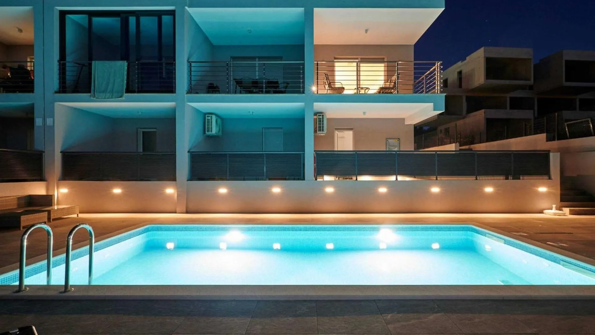 Exclusive Okrug Gornji Apartment With Shared Pool Trogir
