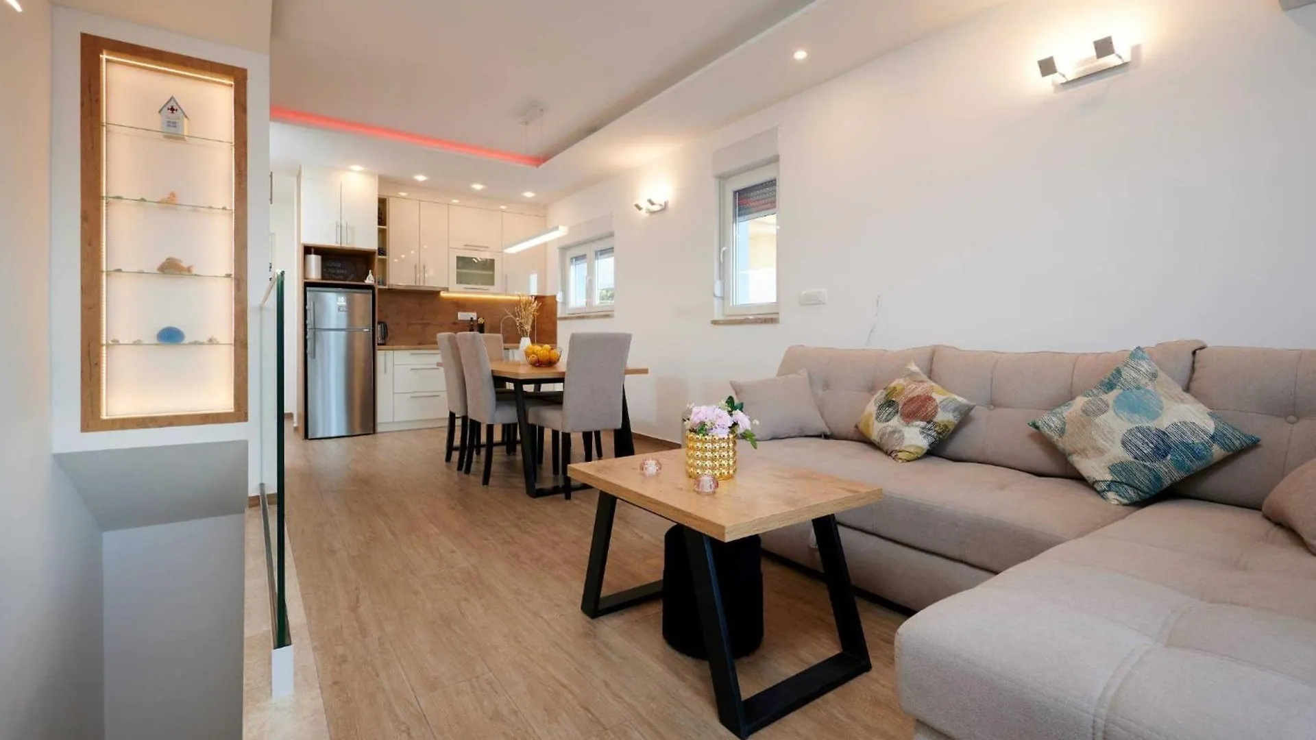 Exclusive Okrug Gornji Apartment With Shared Pool Trogir