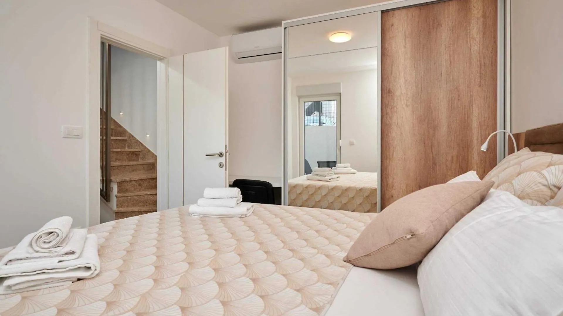 Exclusive Okrug Gornji Apartment With Shared Pool Trogir