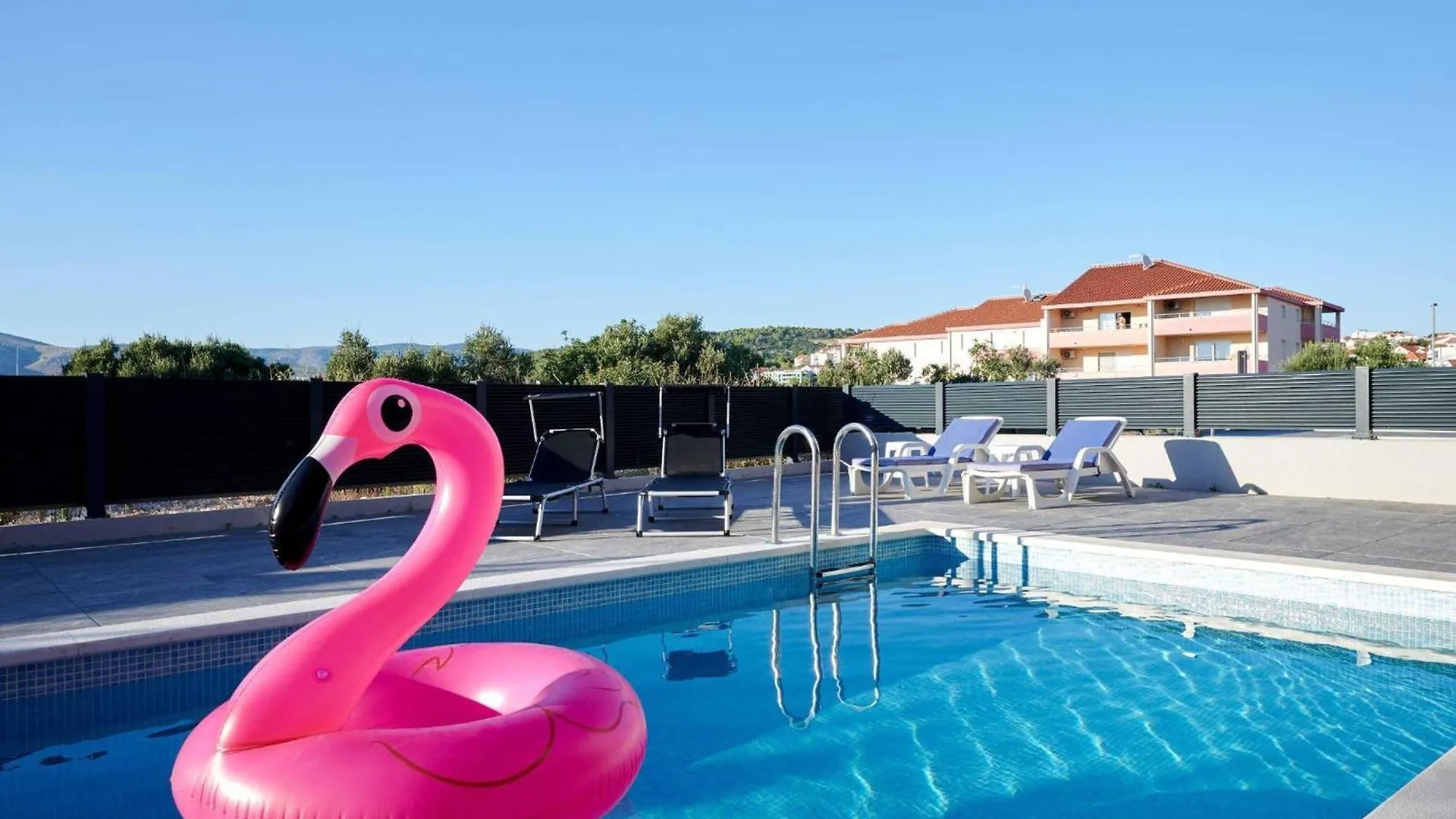 Exclusive Okrug Gornji Apartment With Shared Pool Trogir